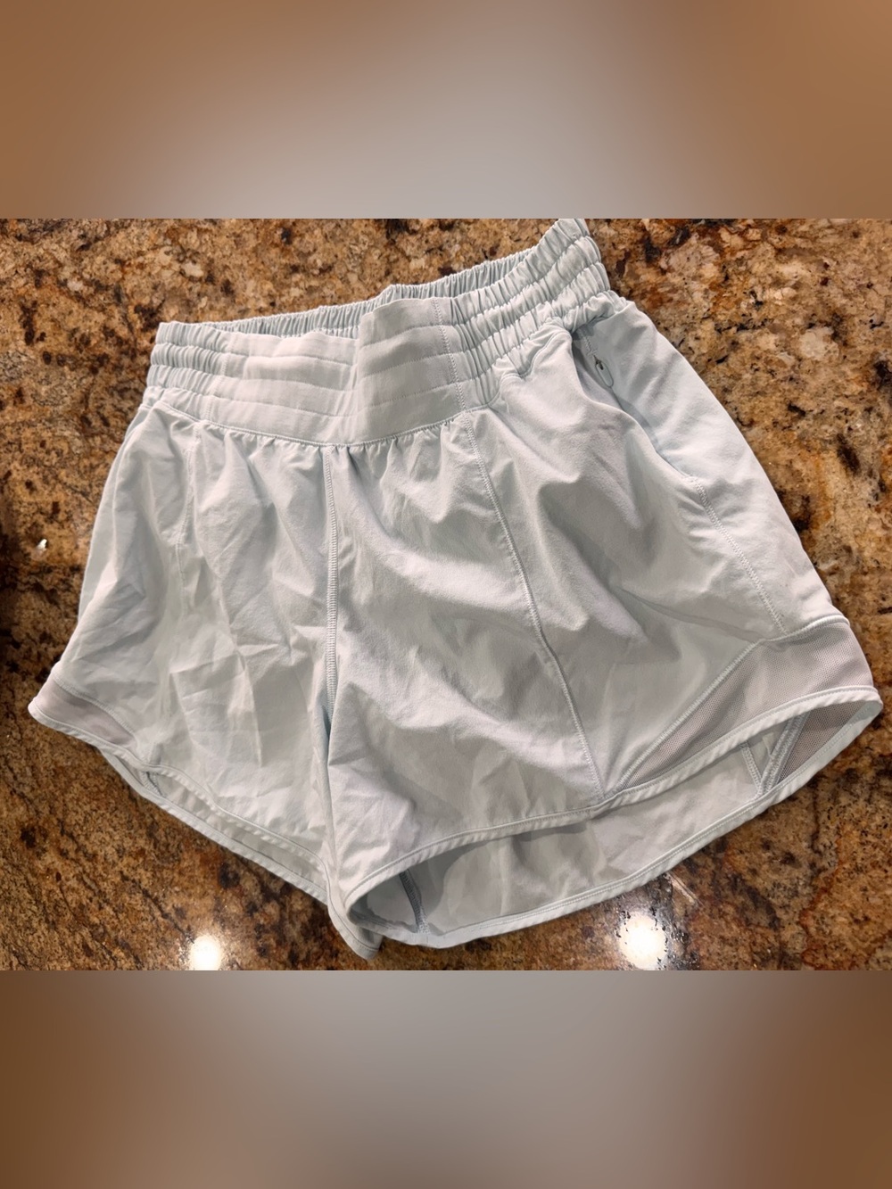 Lululemon Hotty hot high rise 4” size 6 shorts in blue linen